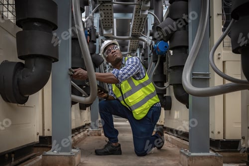 Preview: Industrial engineer check the air conditioning cooling system on site.
