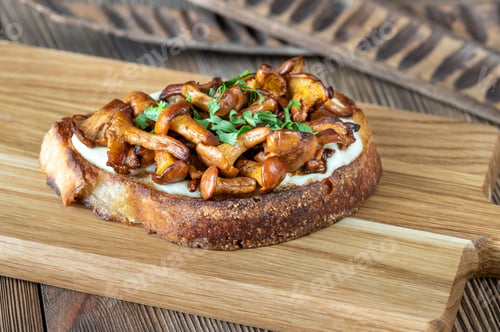 Preview: Sandwich with fried chanterelles