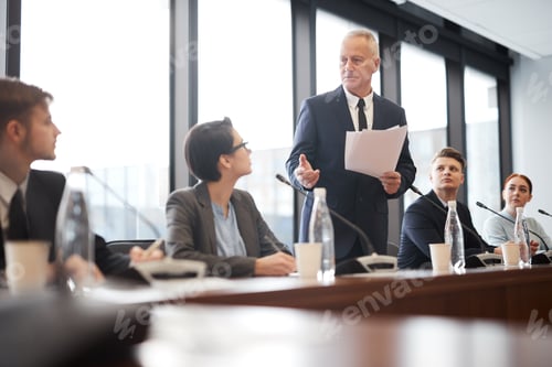 Preview: Business People in Forum
