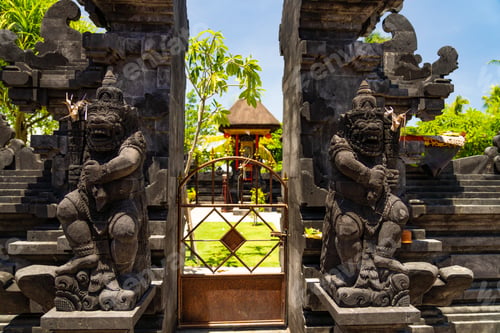 Preview: Temple entrance in Bali