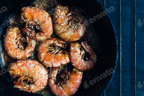 Preview: Shrimp fried with garlic and sesame seeds