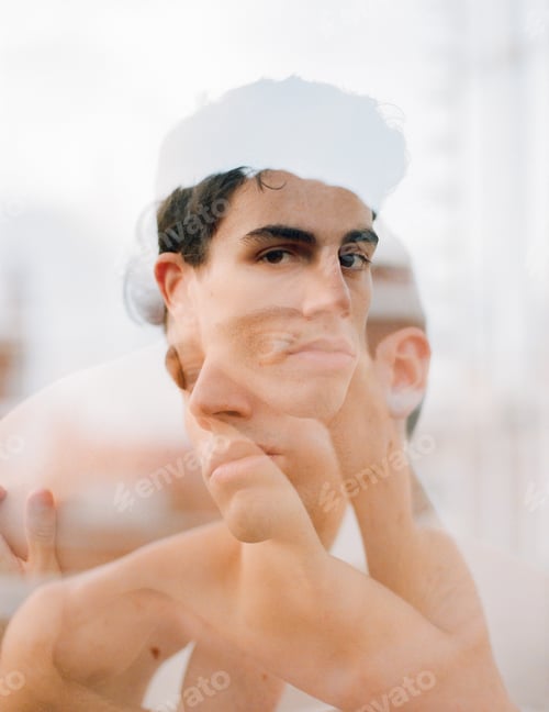 Preview: Face of shirtless young man