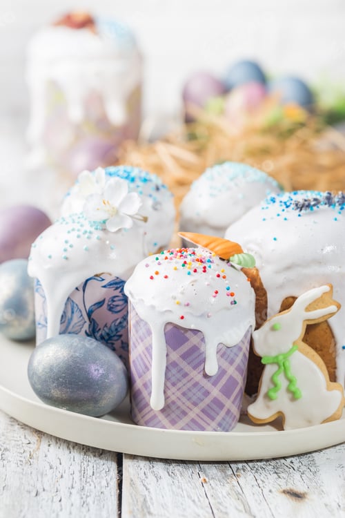 Preview: Easter table with Easter cakes