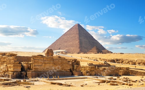 Preview: Egyptian pyramid in desert