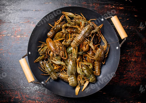 Preview: A pot of fresh crayfish.