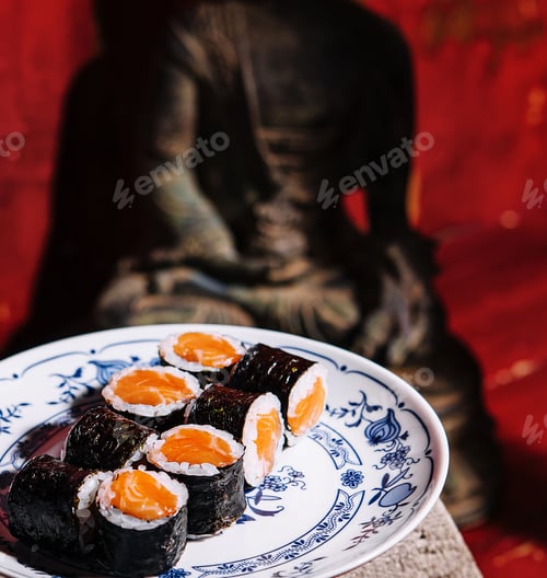Preview: Sake Maki Sushi - Roll with Fresh Salmon