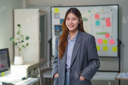 Preview: Young Asia businesswoman smiling with confidence in office workplace