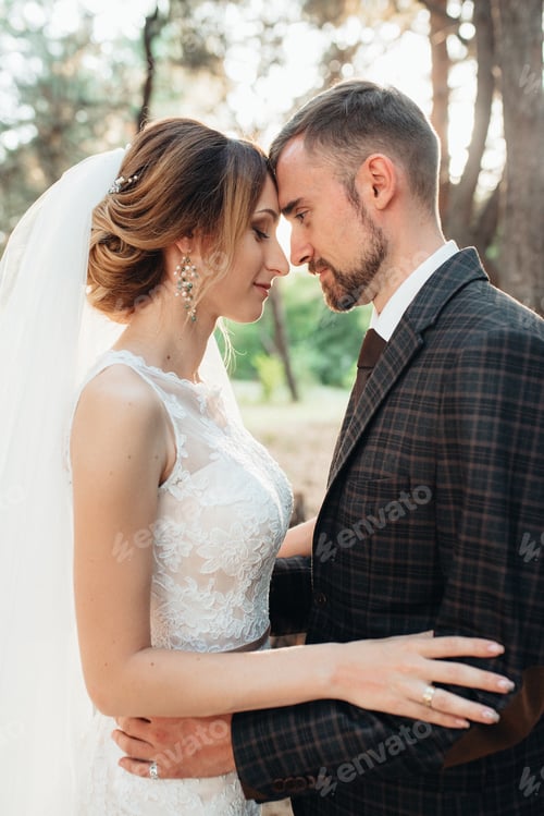 Preview: walk of the bride and groom through the autumn forest