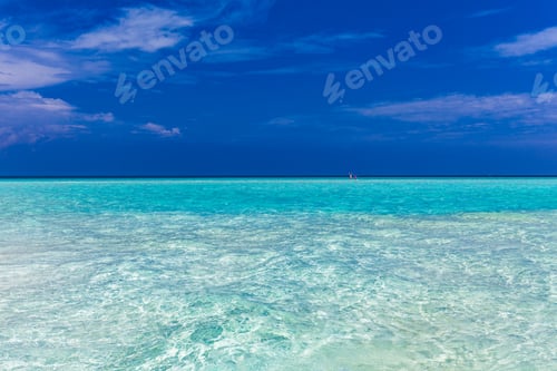 Preview: White sandy beach in Maldives with amazing blue lagoon