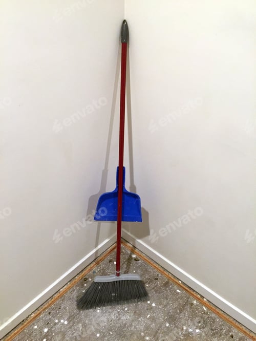 Preview: Cleaning up the floor after carpet removal