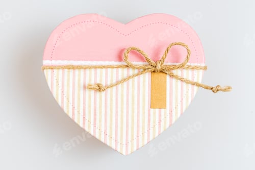 Preview: Heart Shaped Gift Box with Striped Design