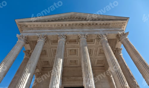 Preview: Low angle view of Maison Carree facade, Nimes, Languedoc-Roussillon, France