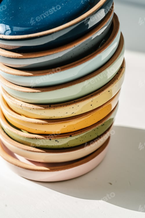 Preview: A large stack of ceramic cups in pastel colors.