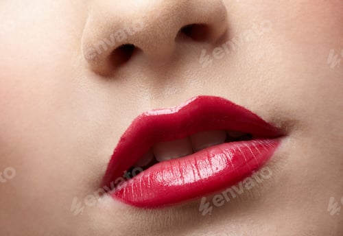 Preview: Close-Up Of Beautiful Girl'S Lips Zone Make Up