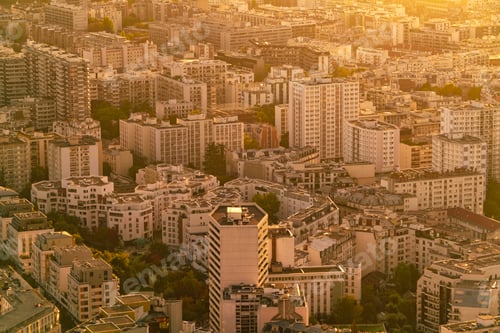Preview: Aerial view of a densely populated urban area in Paris