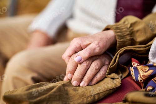 Preview: Close up of senior caucasian couple holing hands together