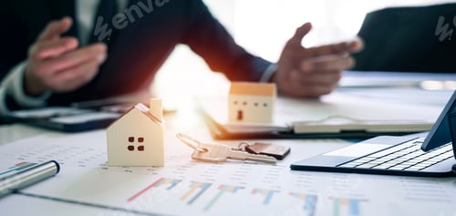 Preview: Real estate agents Offer the benefits of buying a new home to customers. Real estate,