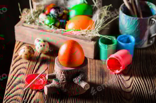 Preview: Painting Easter eggs for red color with hay and feathers