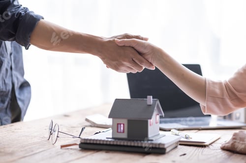 Preview: Handshake Real estate brokerage agent Deliver a sample of a model house to the customer, mortgage
