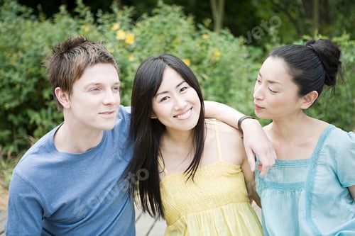 Preview: Friends outdoors