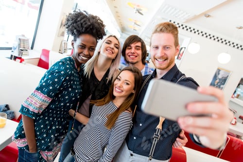 Preview: People taking selfie