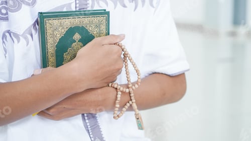 Preview: A portrait of an asian muslim man Recite at mosque