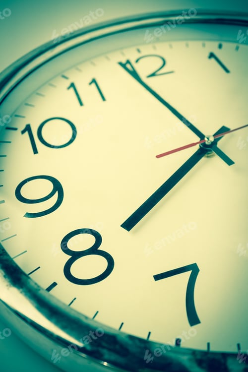 Preview: Countdown To 8 O'Clock With Vintage Color Style Clock