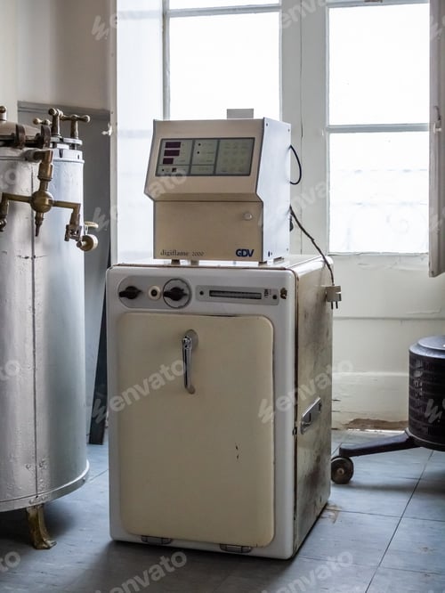 Preview: Vintage old medical device