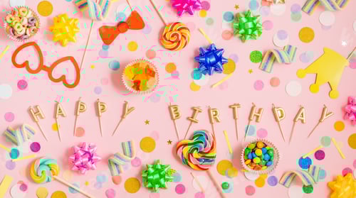 Preview: Horizontal panoramic banner with lollypops, confetti, bows on pink background