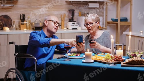 Preview: Man in whellchair using smartphone