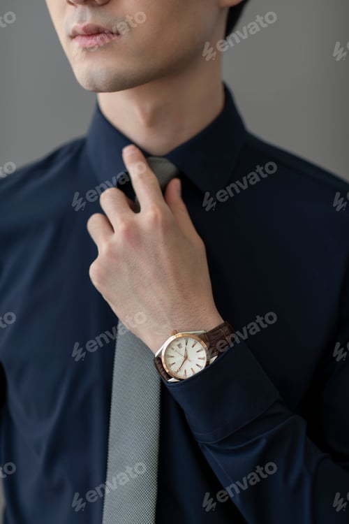 Preview: Close-up of young Chinese businessman