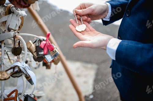 Preview: hands holding a small padlock