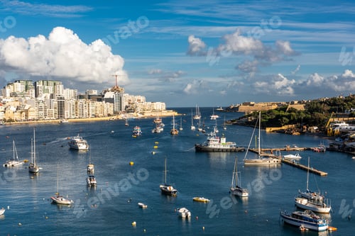 Preview: Sliema Bay in Malta, residential area and old town