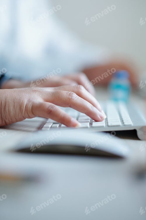 Preview: Doctor working on computer