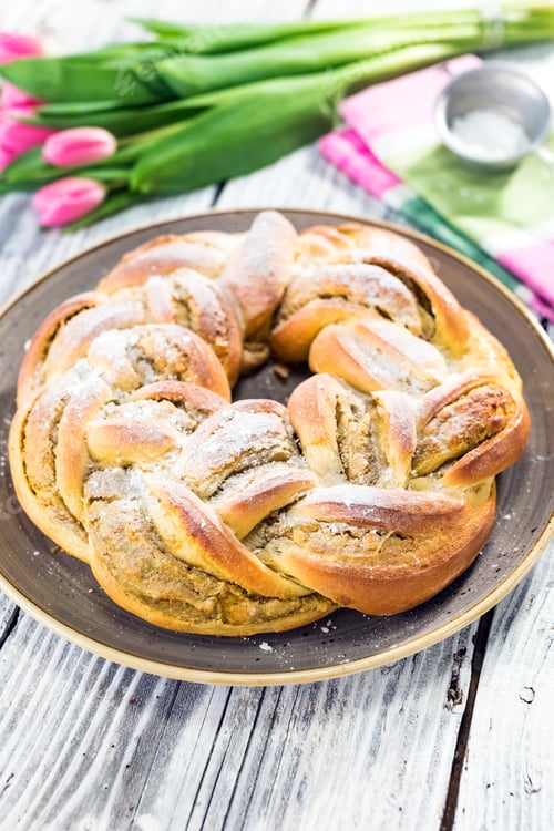 Preview: Sweet braided easter bread