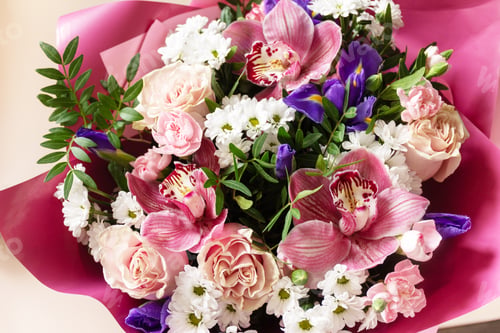 Preview: Beautiful bouquet of blooming delicate pink roses and spring greenery