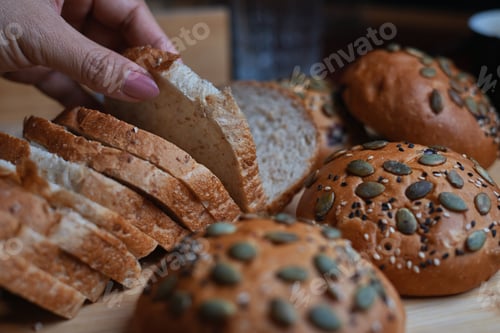 Preview: Wholewheat bread and bun on the table