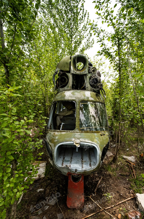 Preview: Abandoned helicopter at the airfield