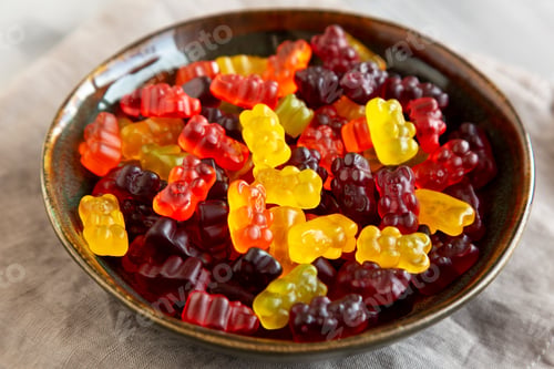 Preview: Fruity Gummy Bears in a Bowl, side view. Close-up.