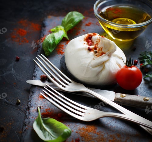 Preview: Italian cheese burrata, tomatoes, basil and olive oil