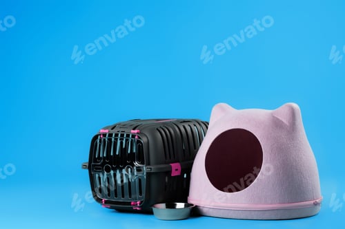 Preview: Cat house and animal carrier cage close up