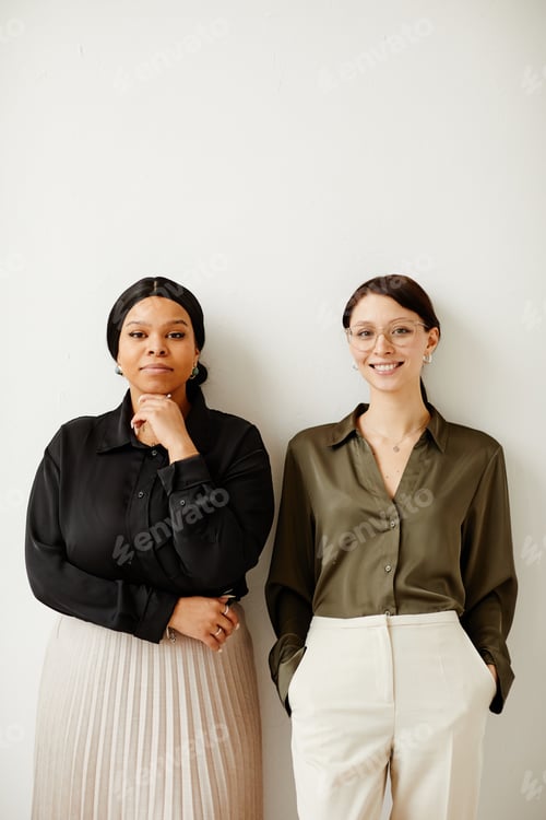 Preview: Smiling Female Entrepreneurs Minimal