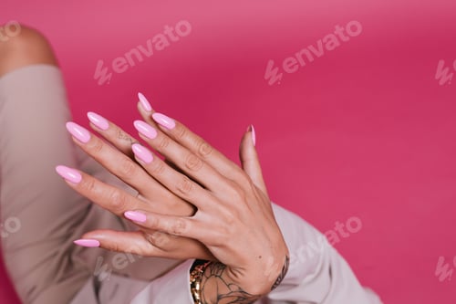 Preview: Beautiful blonde woman