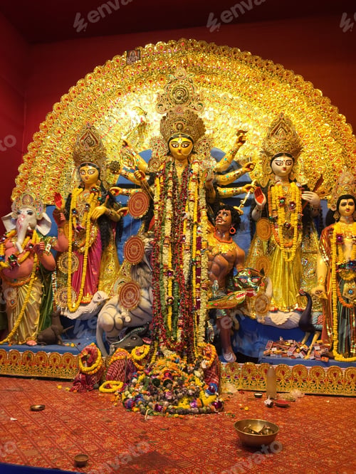 Preview: Golden statue of the Hindu mother goddess Durga. Durga Puja in Kolkata.