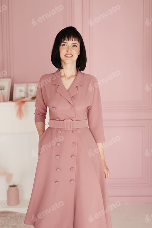 Preview: Portrait of attractive smiling brunette with short hair woman folded arms staying alone at stylish