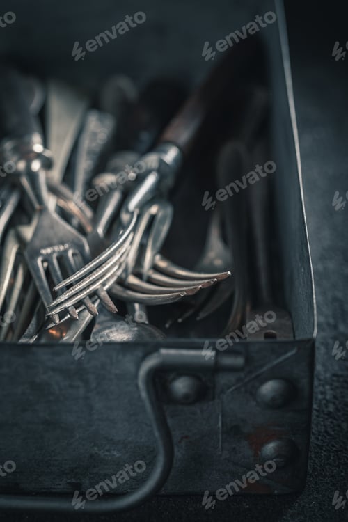 Preview: Old vintage forks in a rustic box