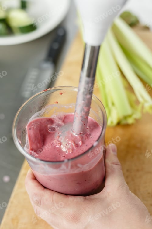 Preview: Crop shot of chef making smoothie
