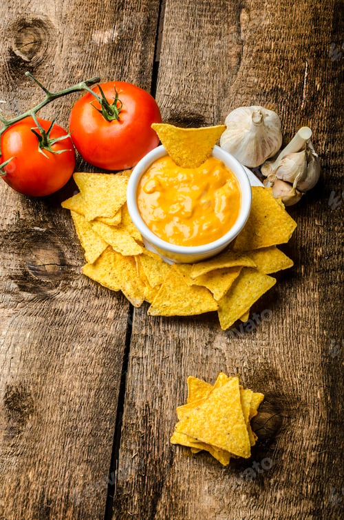 Preview: Tortilla chips with tomato and cheese-garlic dip