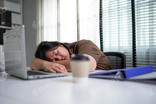 Preview: Exhausted Asian young plus-size businesswoman working at the office.