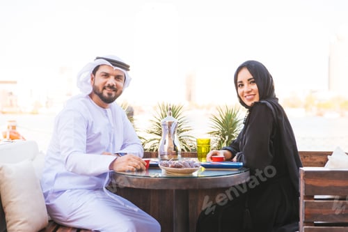 Preview: Arabian couple dating in Dubai